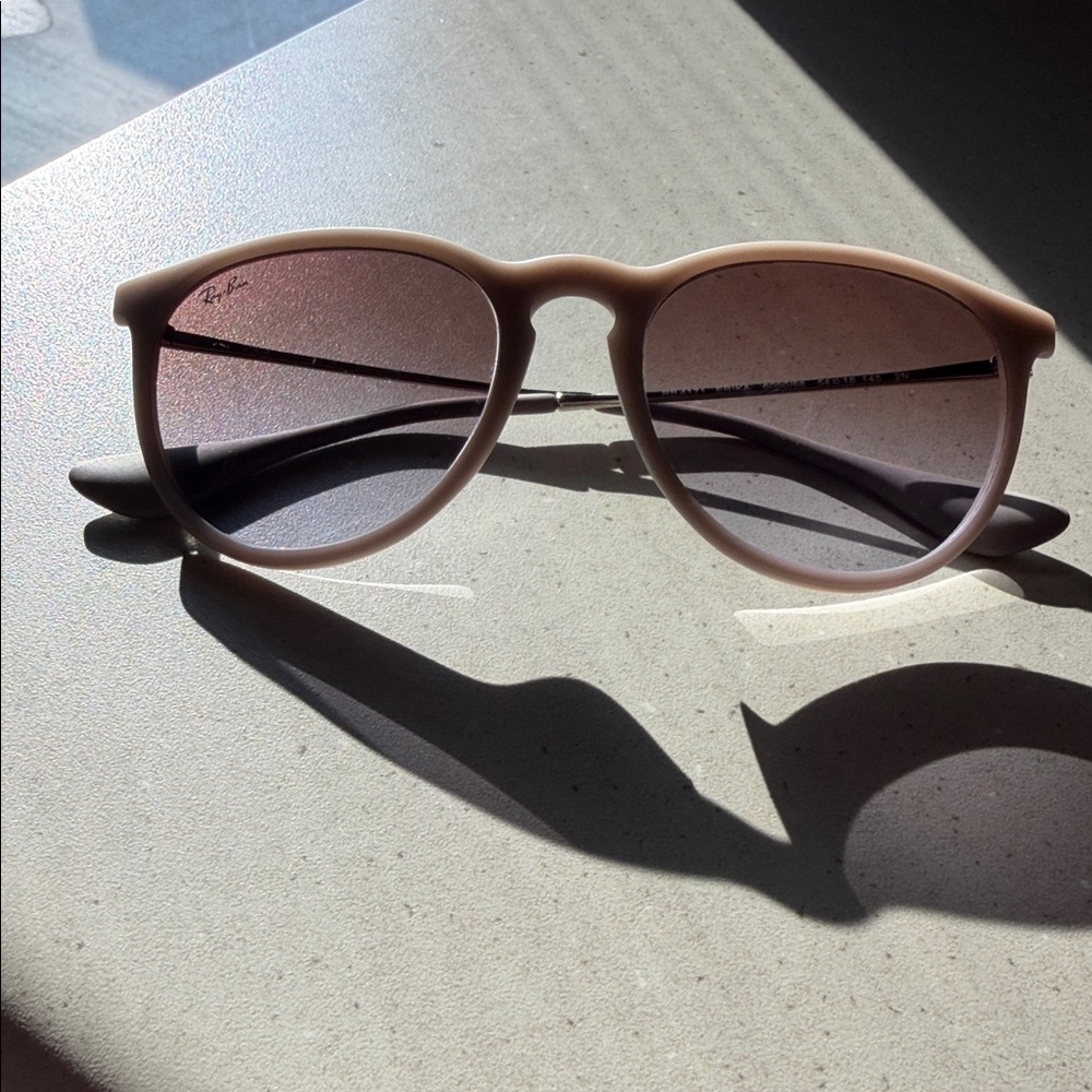 Ray-Ban RB4171 Erika round sunglasses dark rubber sand/brown gradient